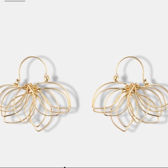 🌺 2/$24 3-D Lotus Earrings 🌺 - Picture 2 of 4